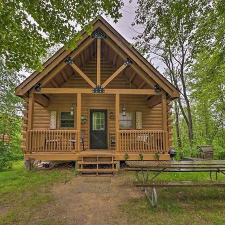 Cozy Retreat With Porch And Double Jj Resort Access! Rothbury Dış mekan fotoğraf