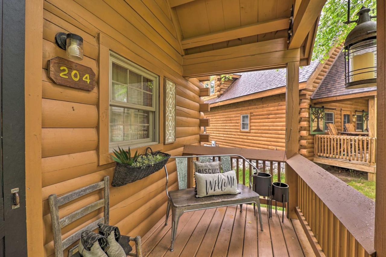 Cozy Retreat With Porch And Double Jj Resort Access! Rothbury Dış mekan fotoğraf