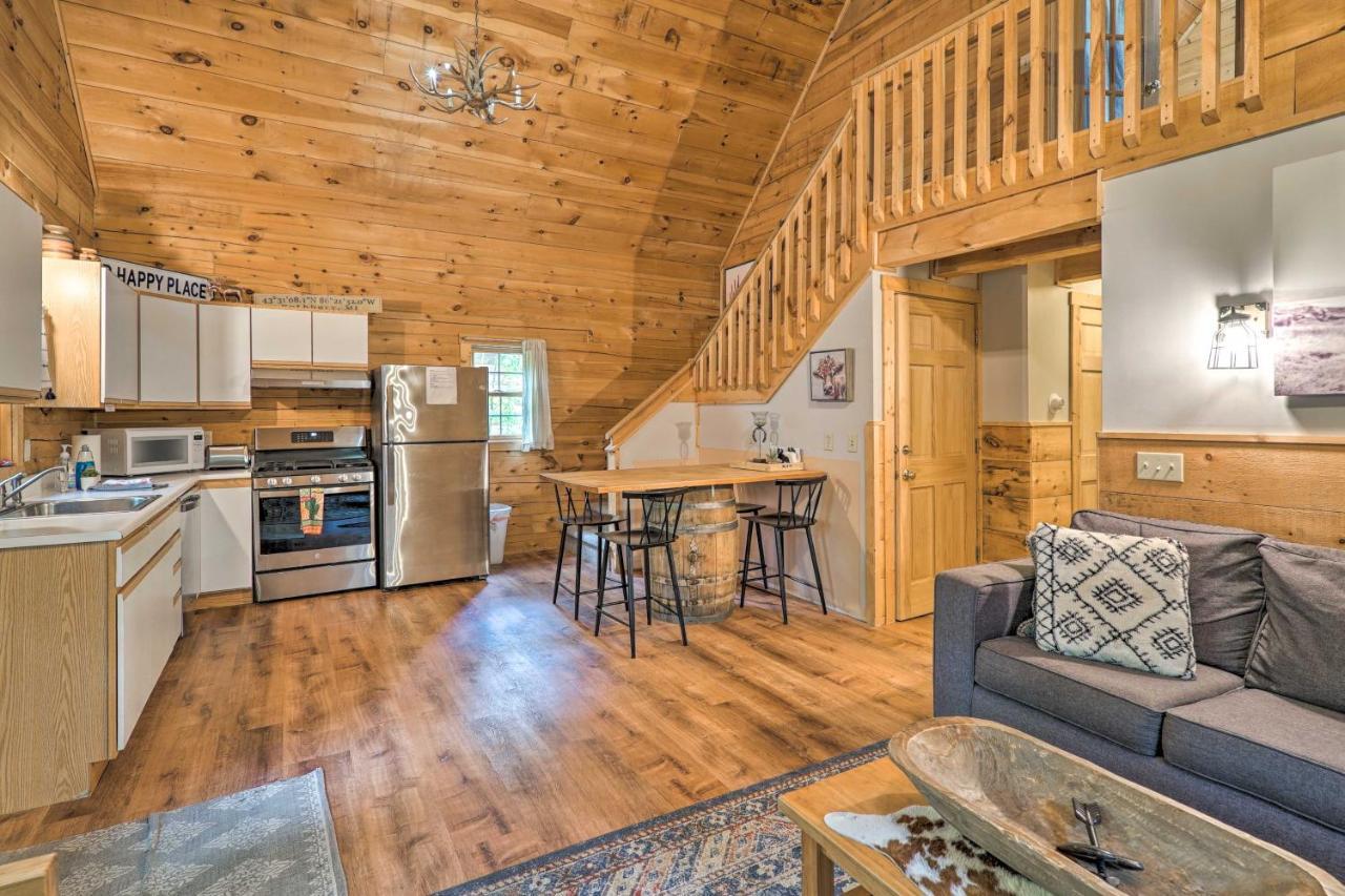 Cozy Retreat With Porch And Double Jj Resort Access! Rothbury Dış mekan fotoğraf