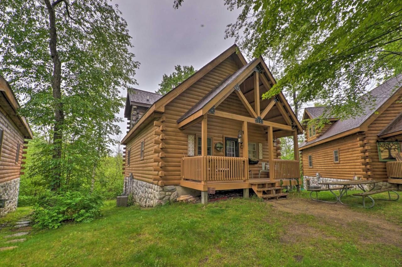 Cozy Retreat With Porch And Double Jj Resort Access! Rothbury Dış mekan fotoğraf