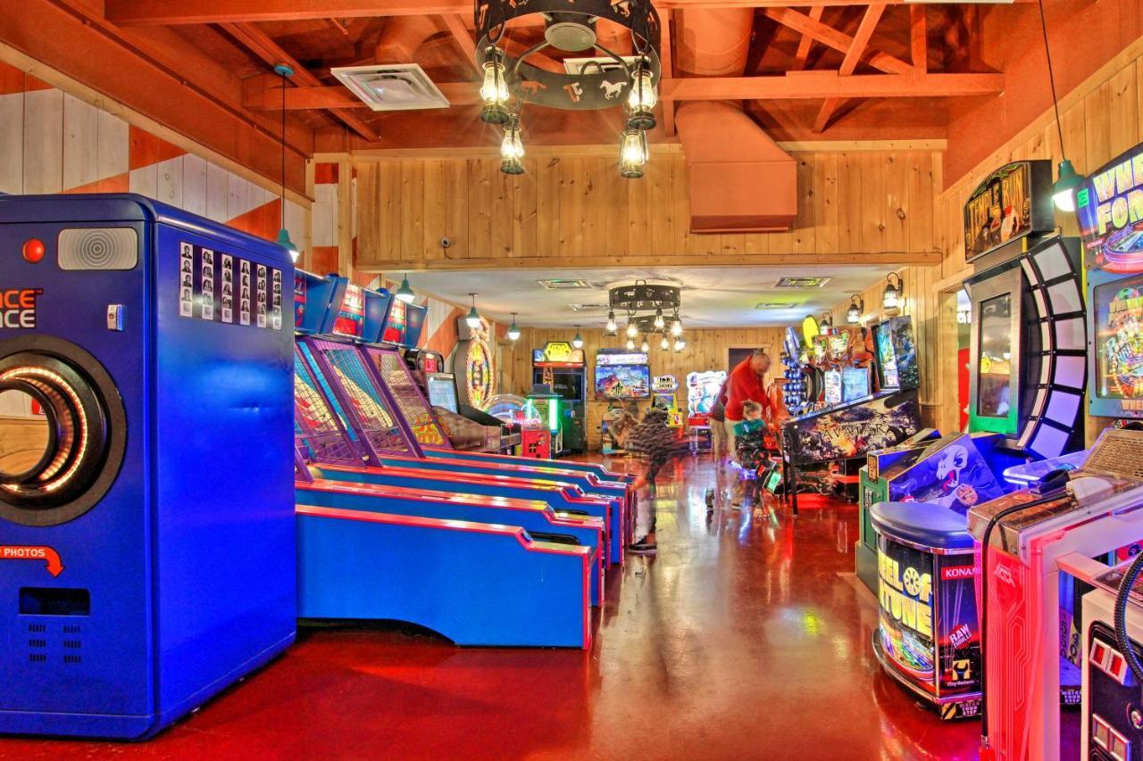 Cozy Retreat With Porch And Double Jj Resort Access! Rothbury Dış mekan fotoğraf